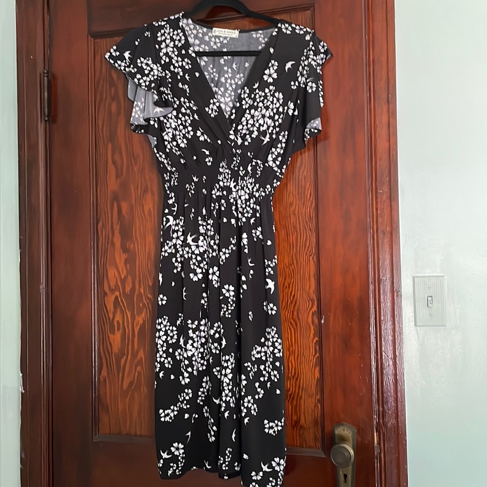 Black and white no wrinkle dress
